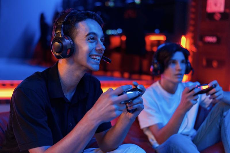The Evolution of Esports Viewership in Canada: Mobile-First and Creator-Driven Engagement